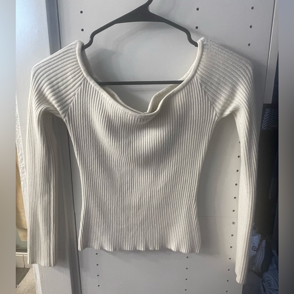 Cute! Off shoulder off white sweater from stitch and feather - Picture 1 of 5